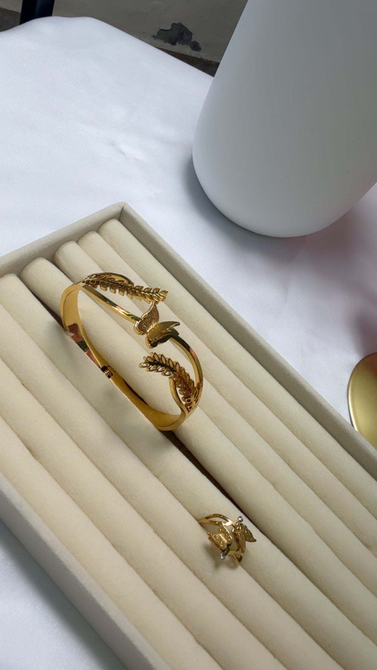 Butterfly haven ring + butterfly haven handcuff