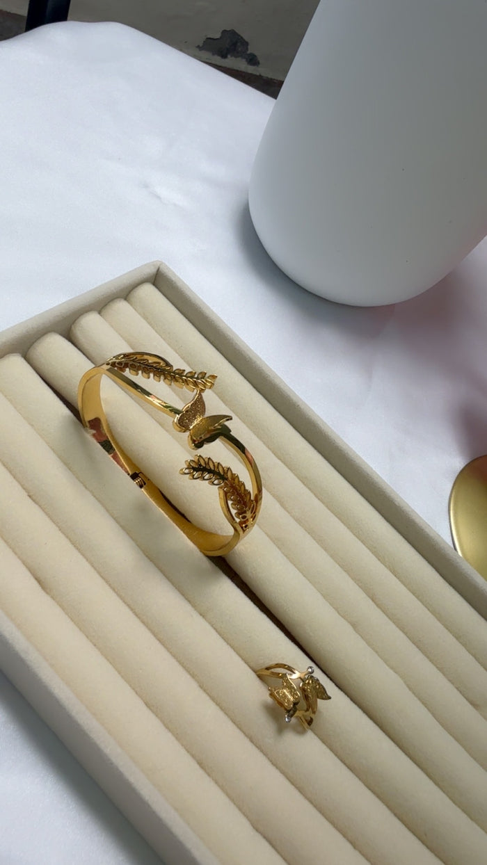 Butterfly haven ring + butterfly haven handcuff